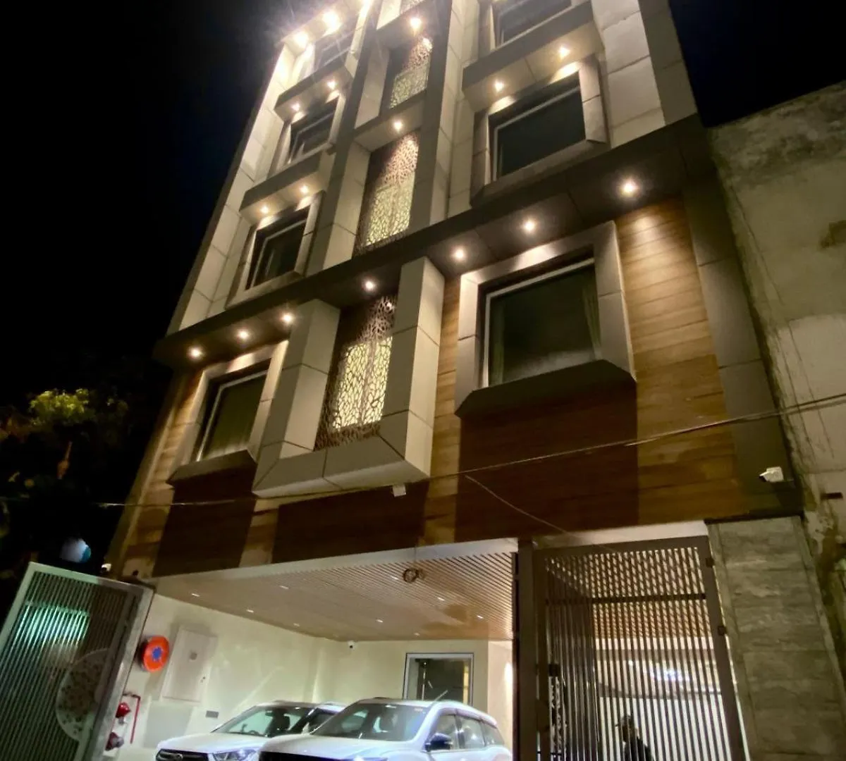 Hotel Glorious Grand Varanasi 3*,