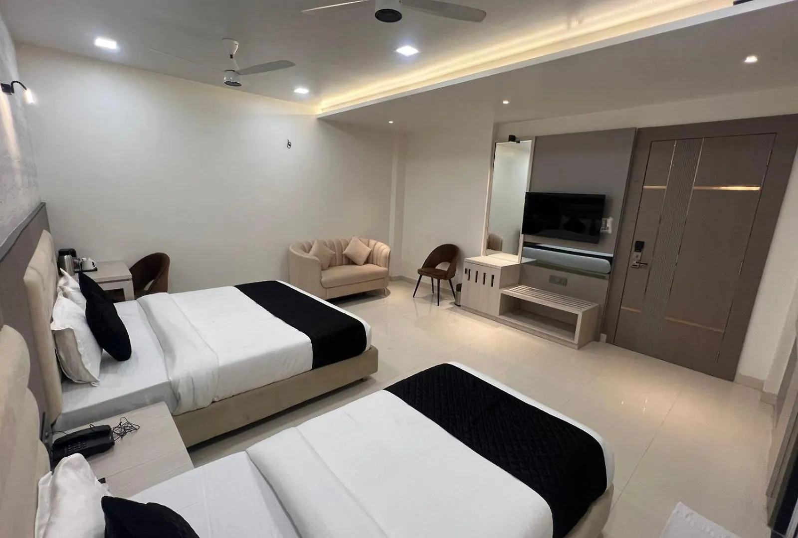 Hotel Glorious Grand Varanasi