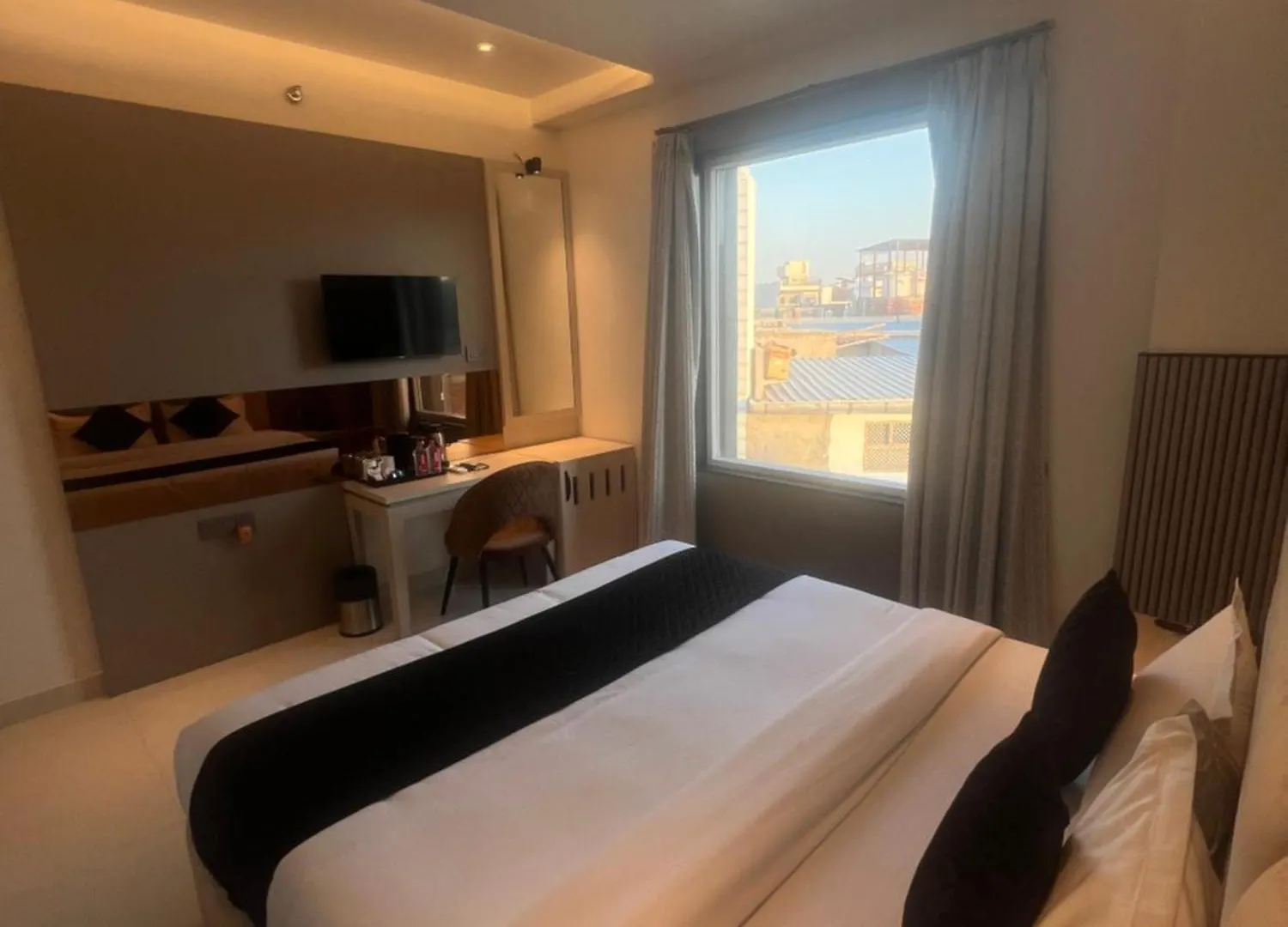 ***  Hotel Glorious Grand Varanasi India
