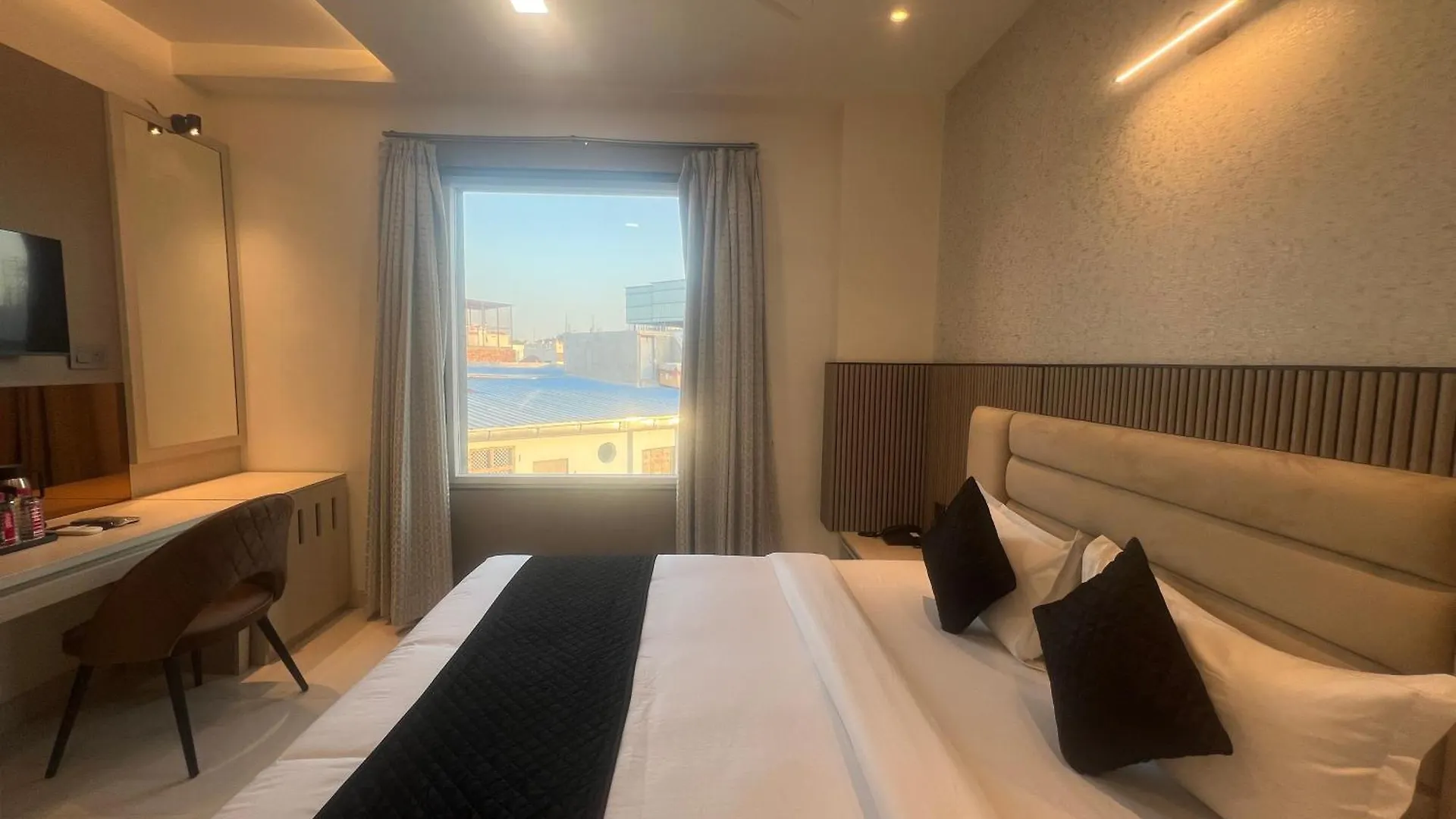 Hotel Glorious Grand Varanasi India