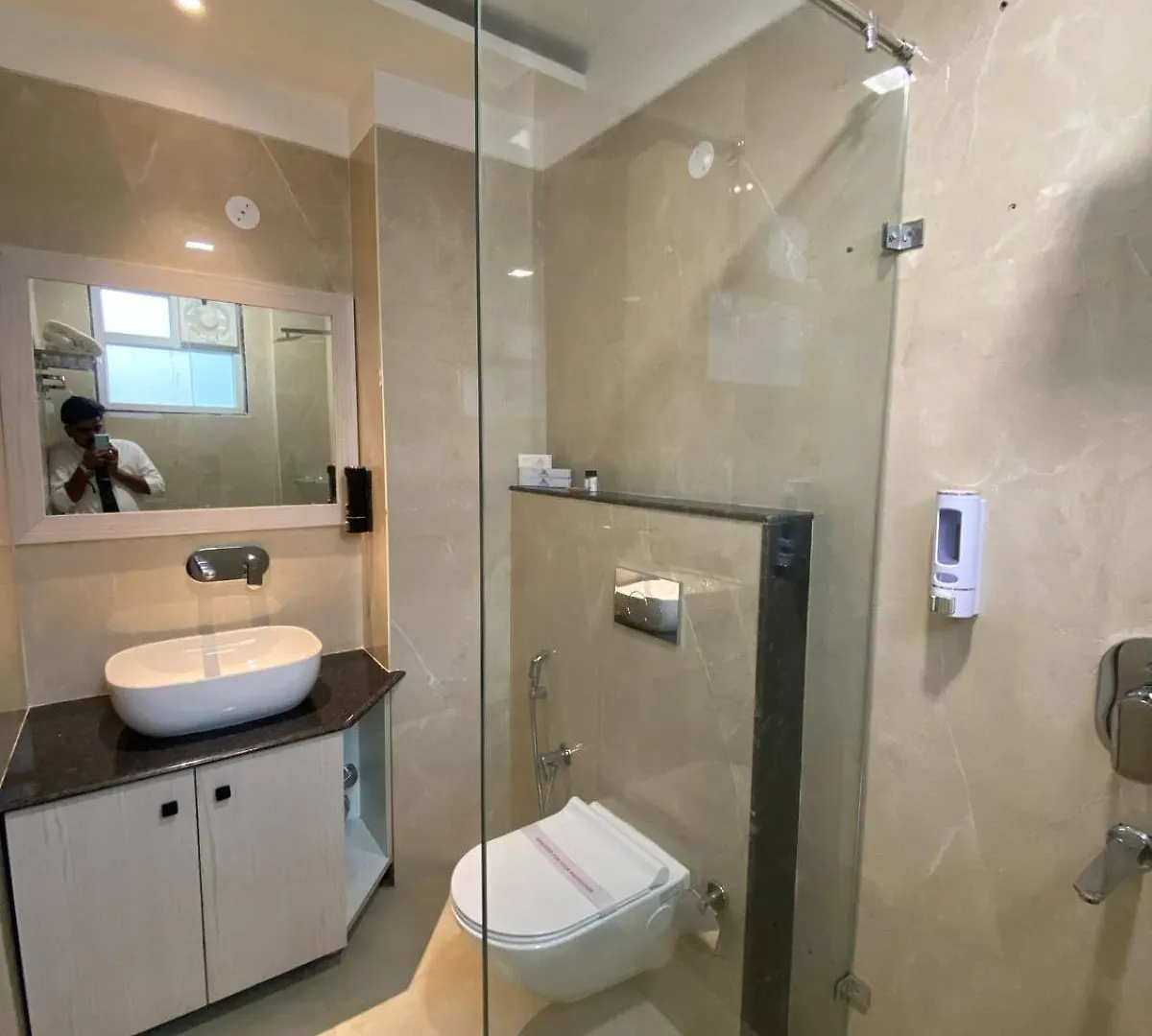 Hotel Glorious Grand Varanasi 3*,  India