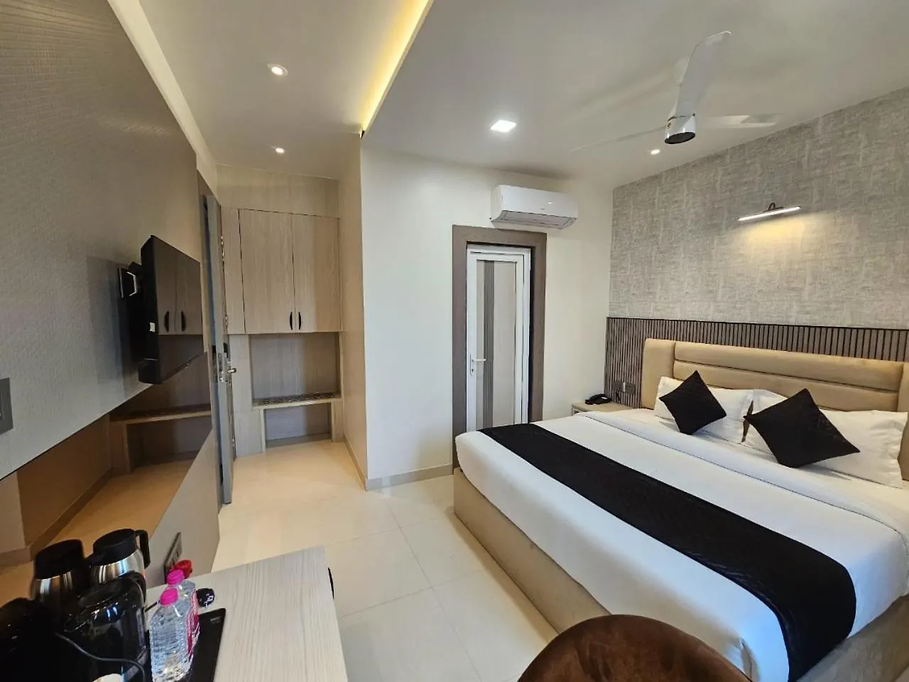 Hotel Glorious Grand Varanasi